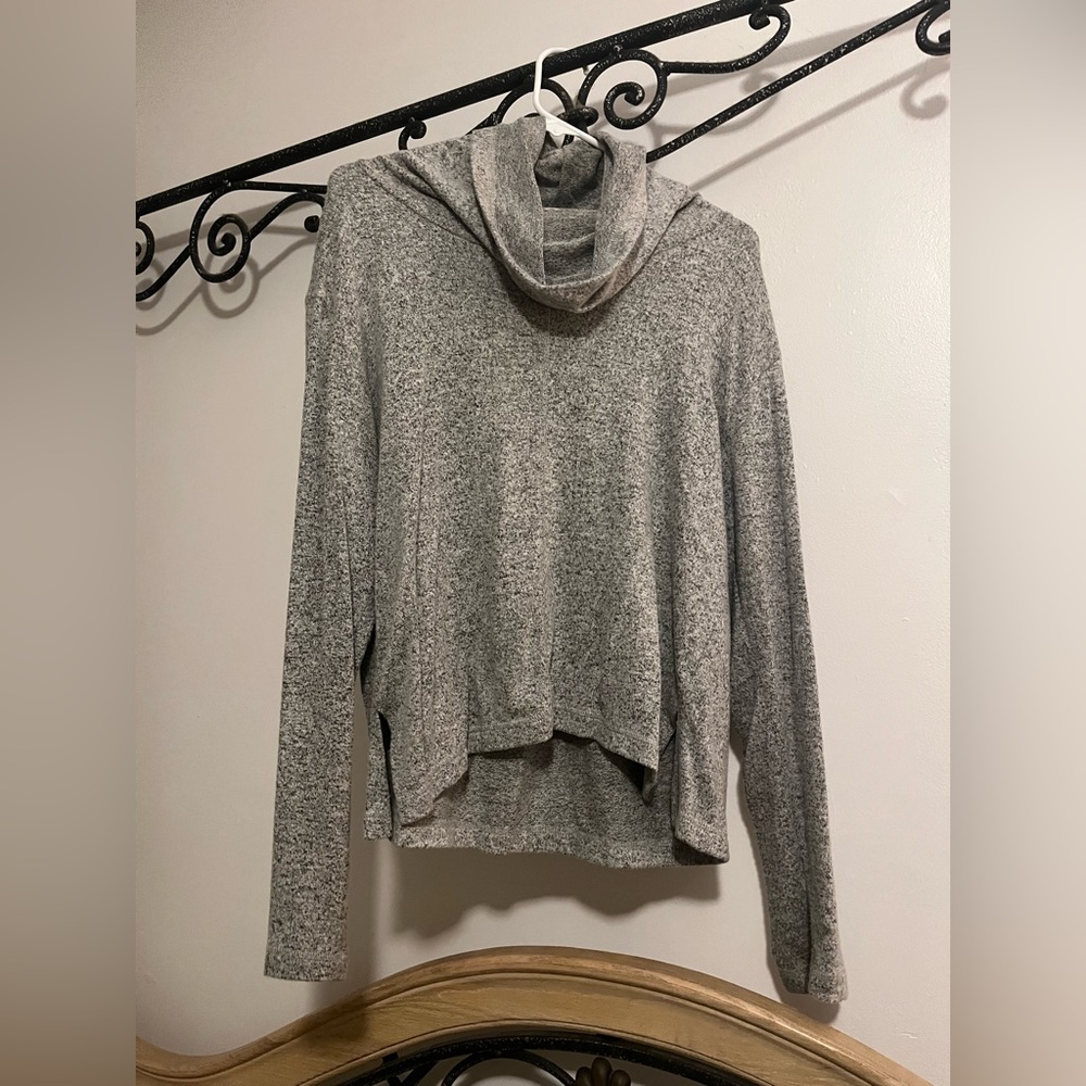 Bb Dakota Steve Madden long sleep cowl neck scoop neck turtleneck sweater